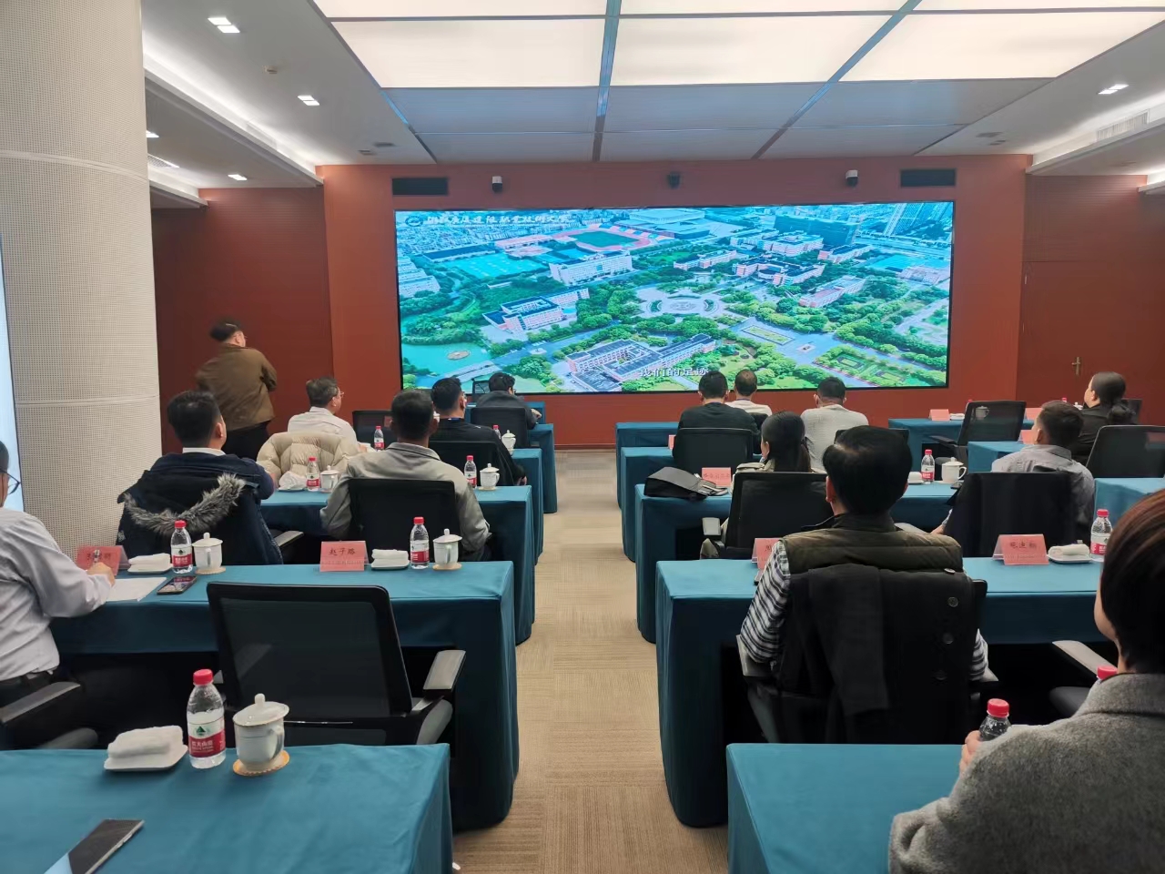 面向马来西亚民主行动党干部考察团推介学校教育国际交流与合作
