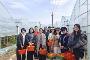 “自然为伴・轻松采摘”——国际商学院分工会开展庆祝“三八”国际妇女节活动